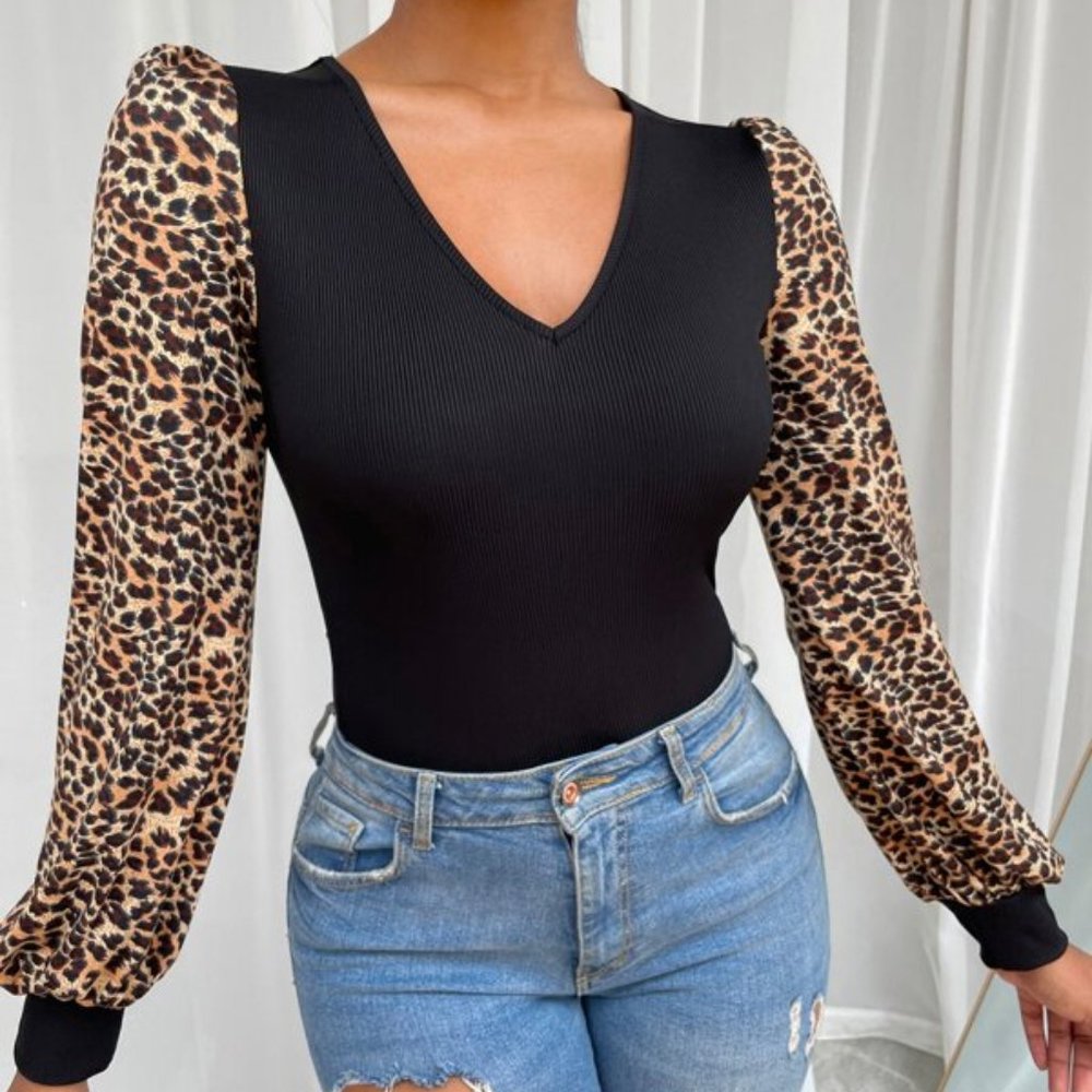GLAM GOALS Leopard Print Bishop Sleeve Tee - Picture 2 of 6